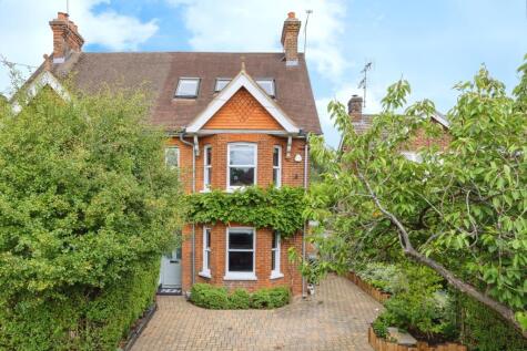 St. Johns Road, Farnham, Surrey, GU9