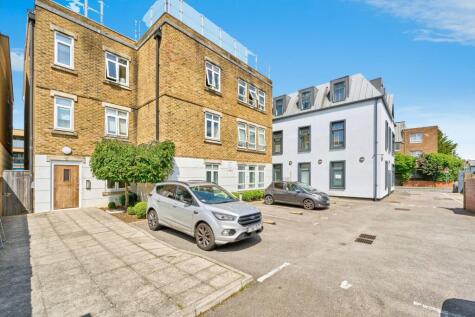 London Road, KINGSTON UPON THAMES, Surrey, KT2