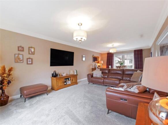Lounge/Dining Room