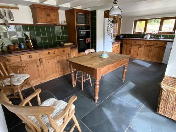 Kitchen/ Dining Room