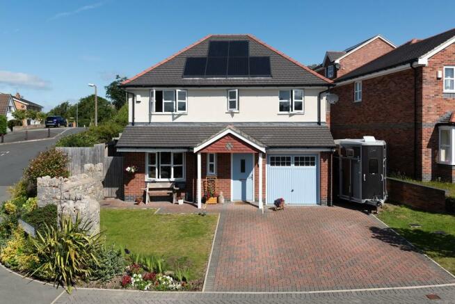 3 bedroom detached house for sale in Lon Gwaenfynydd, Llandudno ...