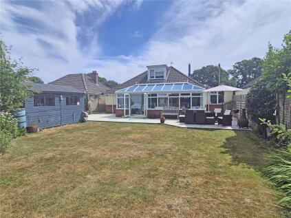 Oakwood Avenue, New Milton, Hampshire, BH25