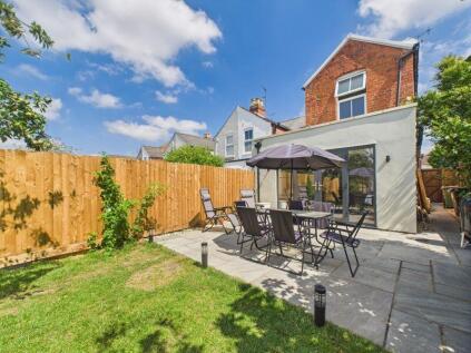 Tuffley Avenue, Tuffley