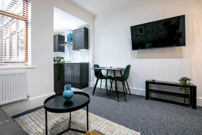 10 Cromwell St (8...