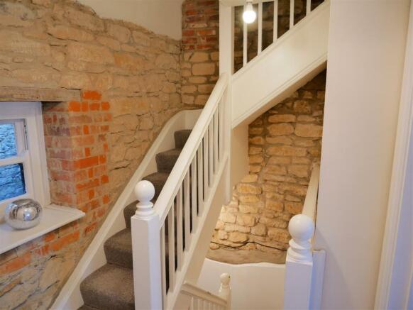 FIRST FLOOR LANDING