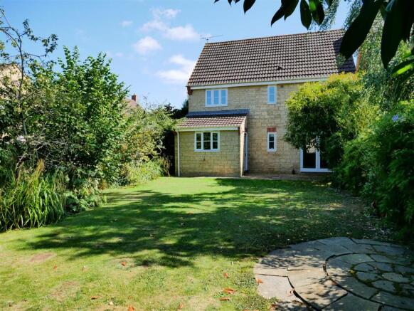 LARGE REAR GARDEN