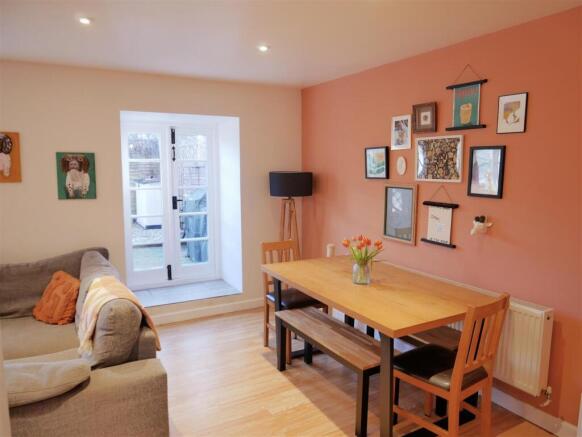 LIVING / DINING ROOM