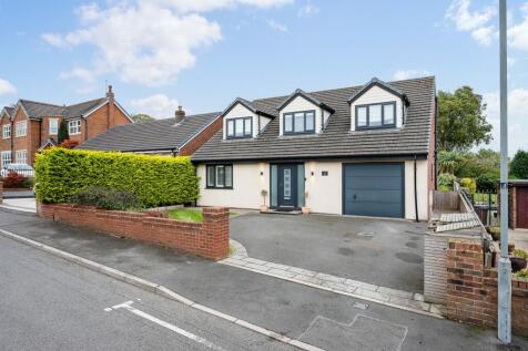 Carr Mill Crescent, Billinge, Wigan, Greater Manchester. WN5 7TS