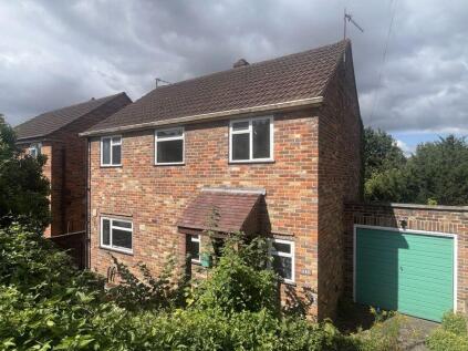 NO ONWARD CHAIN - Hampden Road, High Wycombe