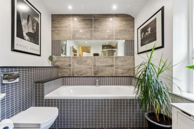 Bathroom - bath.jpg