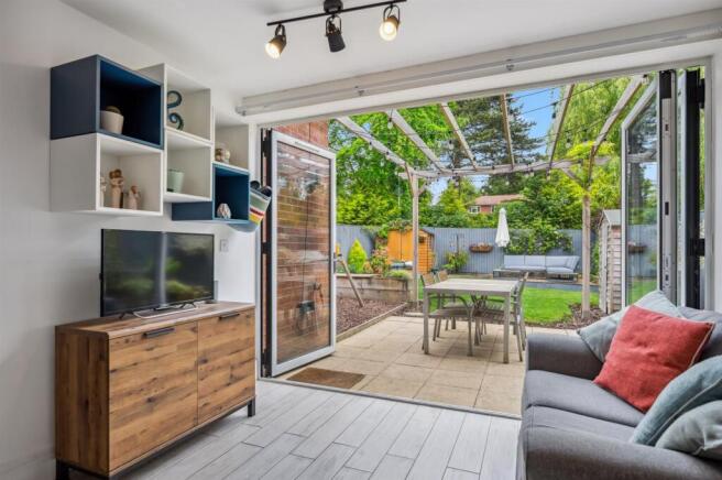 Bifold doors to garden.jpg