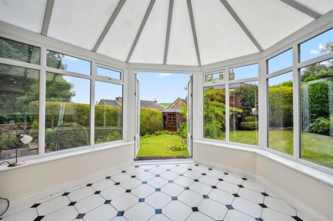 Conservatory towards summer house.jpg