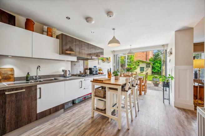 Kitchen-Diner to garden.jpg