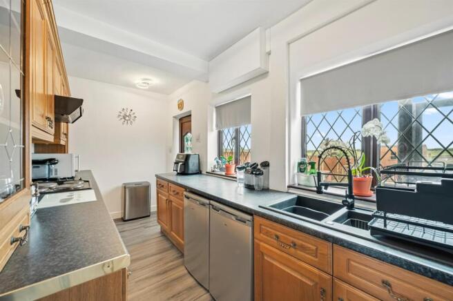 Kitchen to windows.jpg