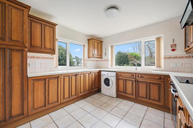 Kitchen to windows.jpg