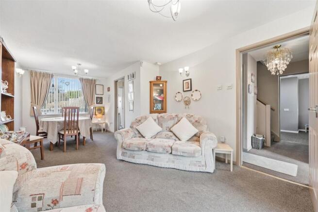 Lounge Diner to inner hallway.jpg