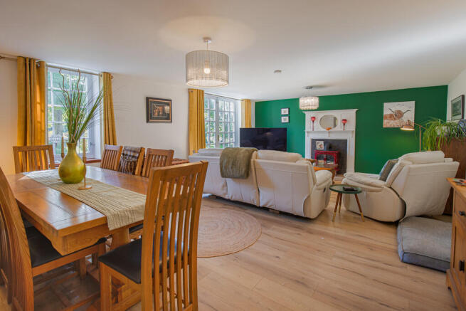 Livingroom-Doorwa...