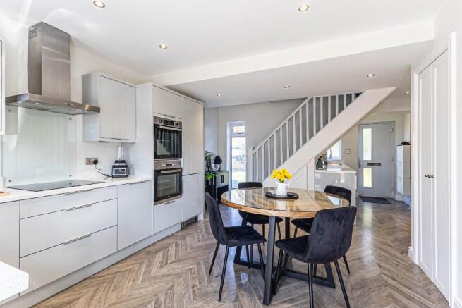 Kitchen / Dining 