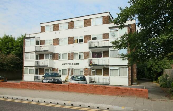 2 bedroom flat to rent in Chester Court, Harrow, HA1