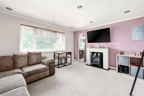 Perring Avenue, Farnborough, Hampshire, GU14