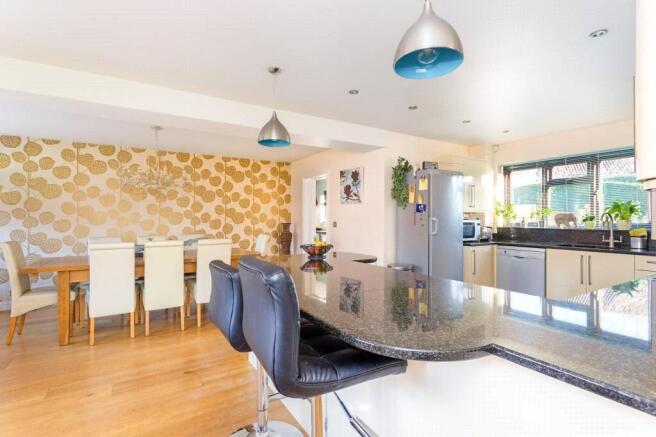 Kitchen/Dining Area