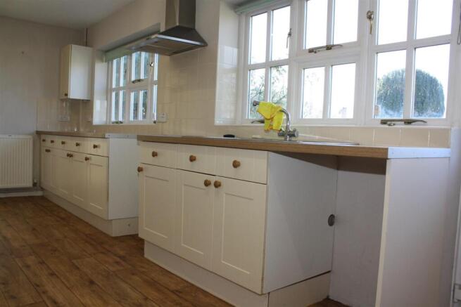KITCHEN 3.JPG