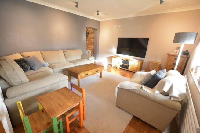Attractive Lounge: