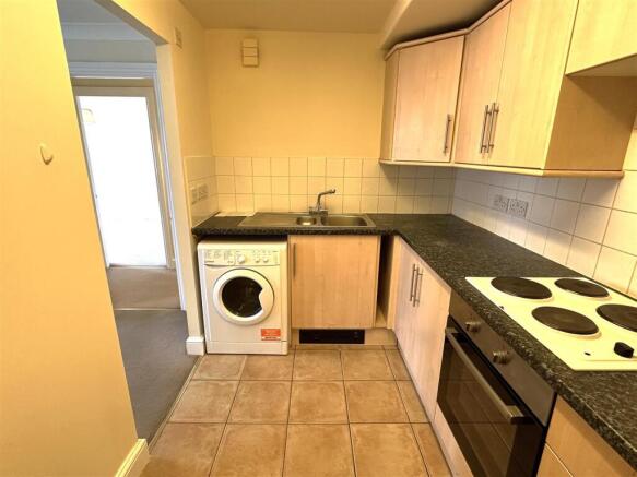 Kitchen 2.JPG