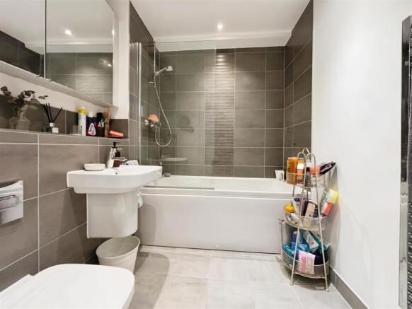 6ef41056-Bathroom.jpg