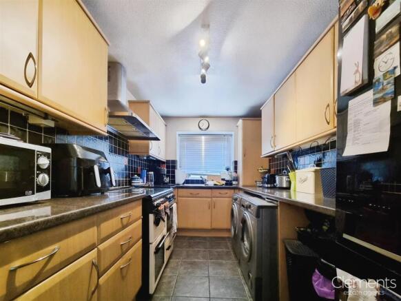 72c82ec2-Kitchen.jpg