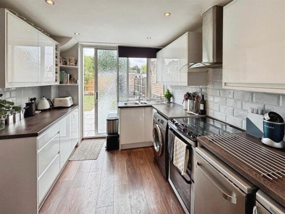 75233211-Photo 208-18-25 2C 2014 2010 2031.jpg