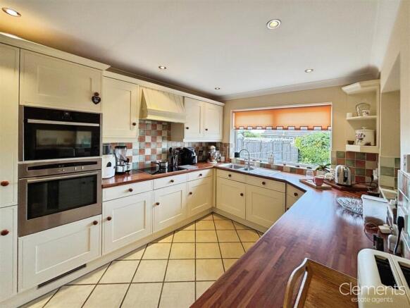 ba8a949d-Photo 209-12-25 2C 2010 2012 2022.jpg