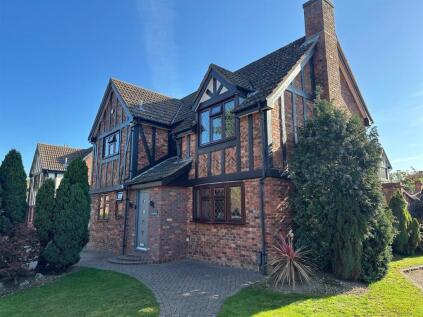 Erica Close, Locks Heath