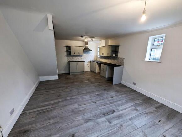 2 Bed refurbised modern house