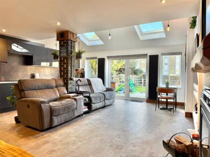 Maryland Gardens, Milford on Sea, Lymington, Hampshire, SO41