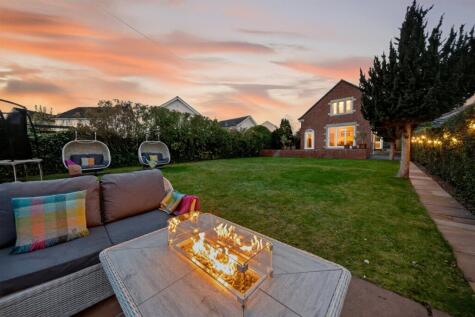 Renton Drive, Guiseley, Leeds, West Yorkshire, LS20