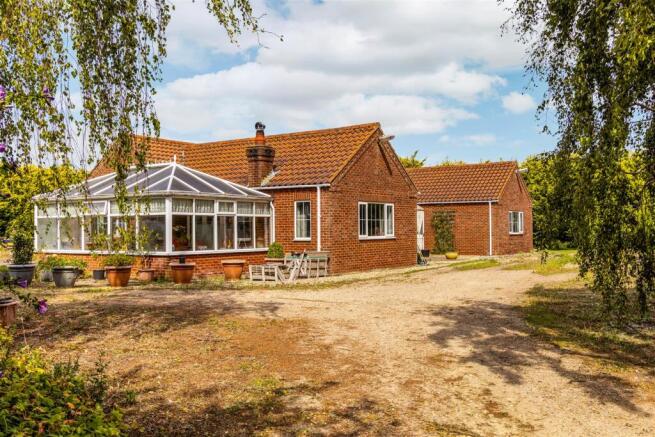 Chestnut Lodge (Gipsey Bridge)-7.jpg