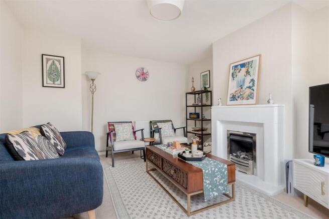 8 Hill Close 2019-2.jpg