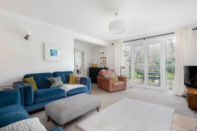 17b The Spinneys 2083-3.jpg