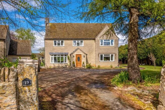 19 Ditchley Road-1.jpg
