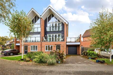 Alderbank Drive, Godalming, Surrey, GU7