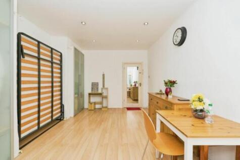 Ruislip Road East, Greenford, UB6