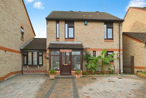 Pimento Drive, Earley, Reading, RG6