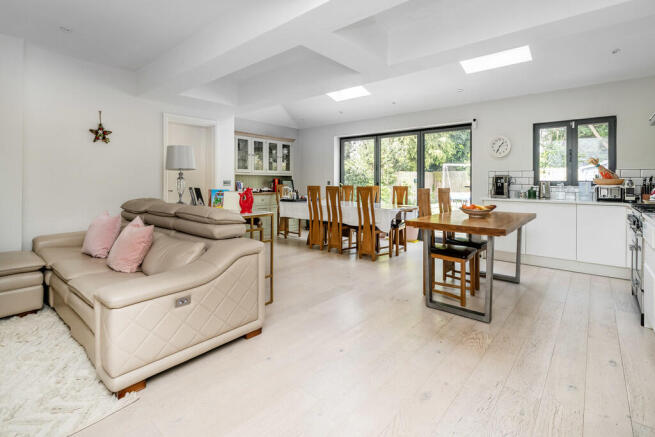 32 Clive Road, TW...