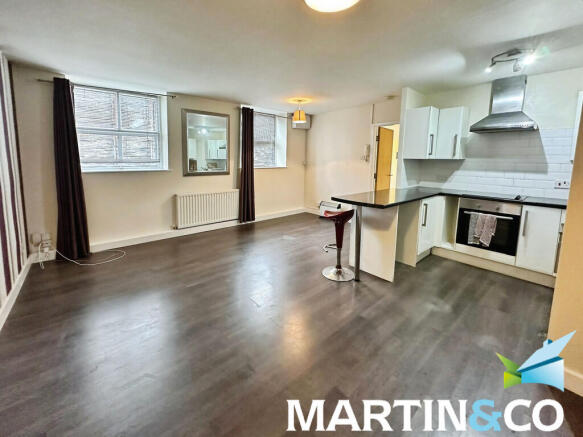 b8915375-WhatsApp...