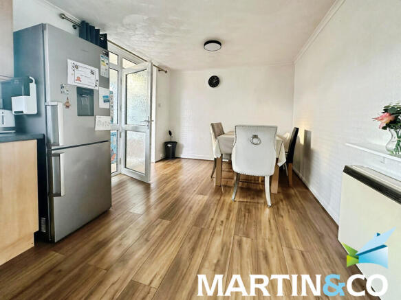 6eb8b57b-IMG-2025...