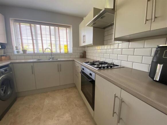 Kitchen 2.jpg