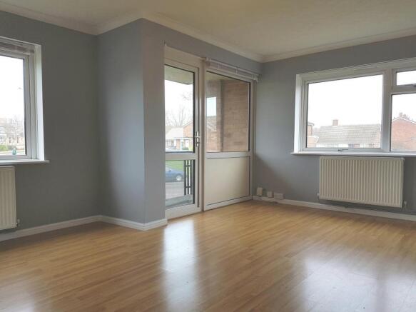Dual aspect living space with private balcony 