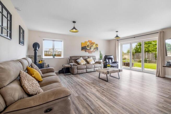 10 Cavell Way (Fleet)-29