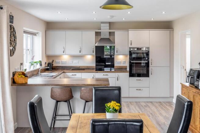 10 Cavell Way (Fleet)-22